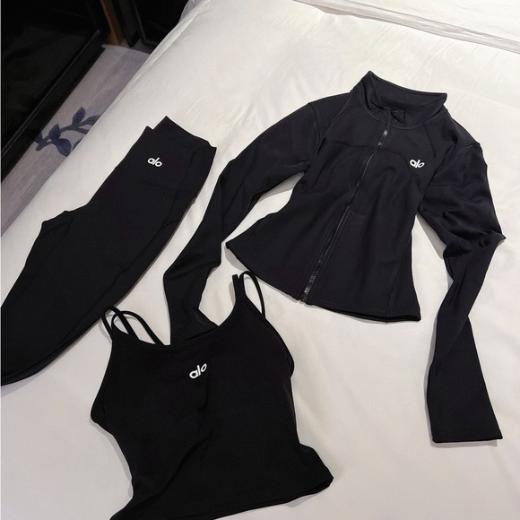 ALO Yoga Black Workout Ensemble Activewear Set - Picture 1 of 6